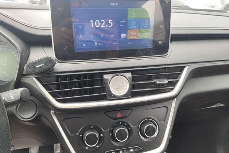 Used Wuling Hongguang S3 2018 1.5T Manual Comfort Model China V Standard Audio And AC Panel
