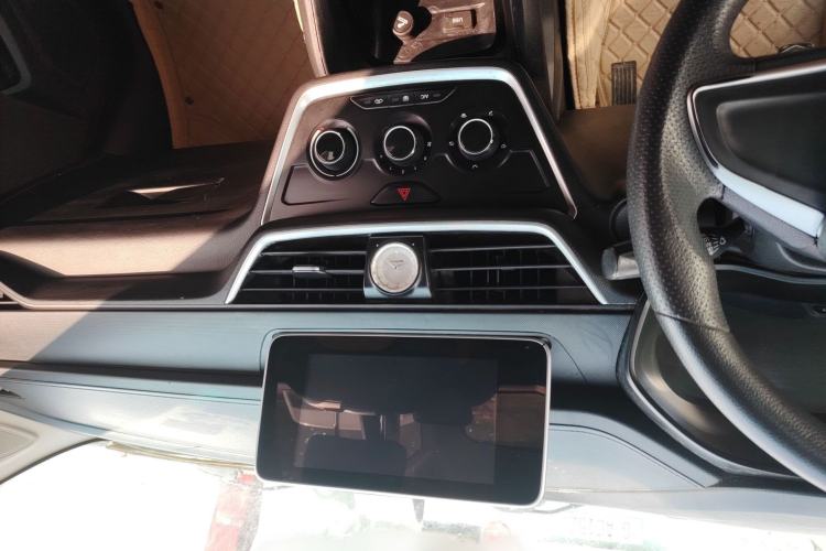 Used Wuling Hongguang S3 2018 1.5T Manual Comfort Model China V Standard Audio And AC Panel