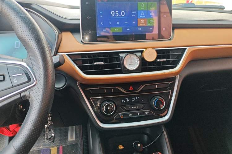 Used Wuling Hongguang S3 2018 1.5T Manual Luxury Model China V Standard Audio And AC Panel