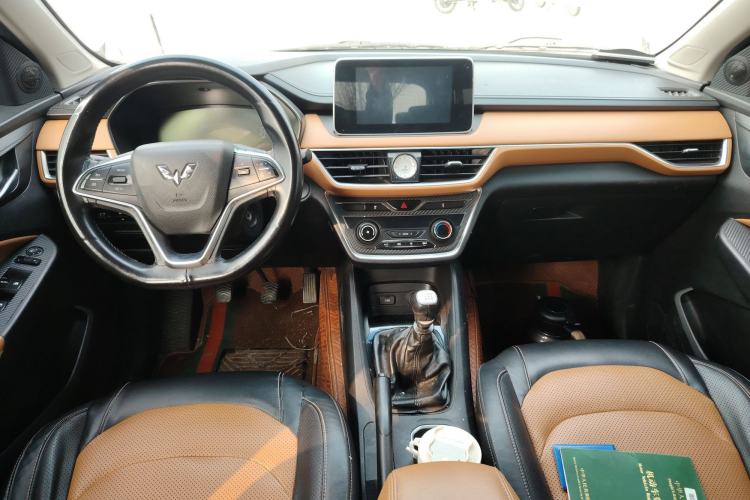 Used Wuling Hongguang S3 2018 1.5T Manual Luxury Model China V Standard Center Console