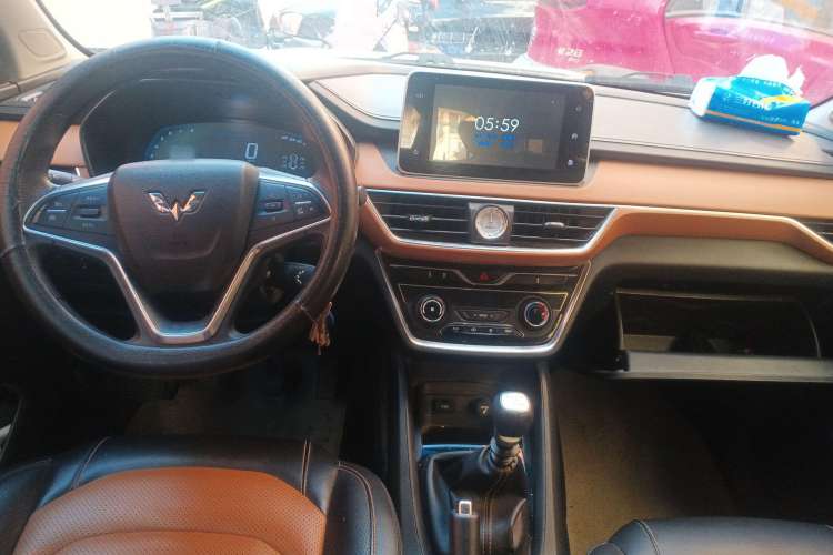 Used Wuling Hongguang S3 2018 1.5T Manual Luxury Model China V Standard Center Console