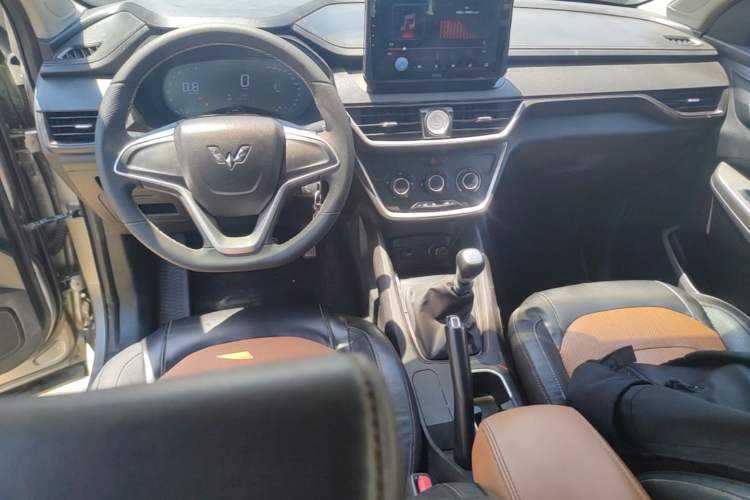 Used Wuling Hongguang S3 2018 1.5L Manual Comfort Model China V Standard Center Console