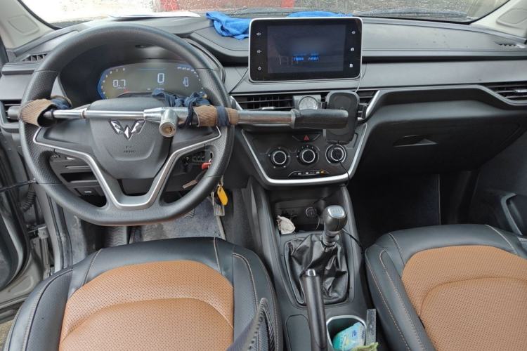 Used Wuling Hongguang S3 2018 1.5T Manual Comfort Model China V Standard Center Console
