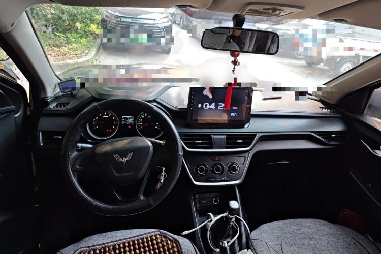 Used Wuling Hongguang S3 2018 1.5L Manual Standard Version China V Standard Center Console