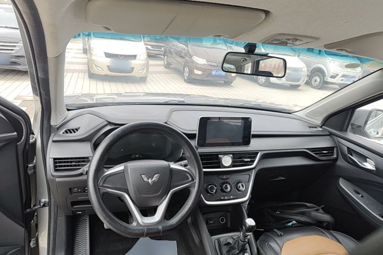 Used Wuling Hongguang S3 2018 1.5T Manual Comfort Model China V Standard Center Console