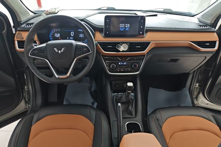 Used Wuling Hongguang S3 2018 1.5T Manual Luxury Model China V Standard Center Console