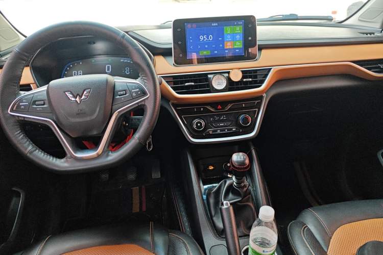 Used Wuling Hongguang S3 2018 1.5T Manual Luxury Model China V Standard Center Console