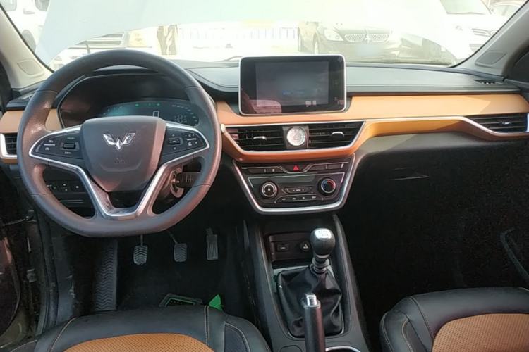 Used Wuling Hongguang S3 2018 1.5L Manual Luxury Model China V Standard Center Console
