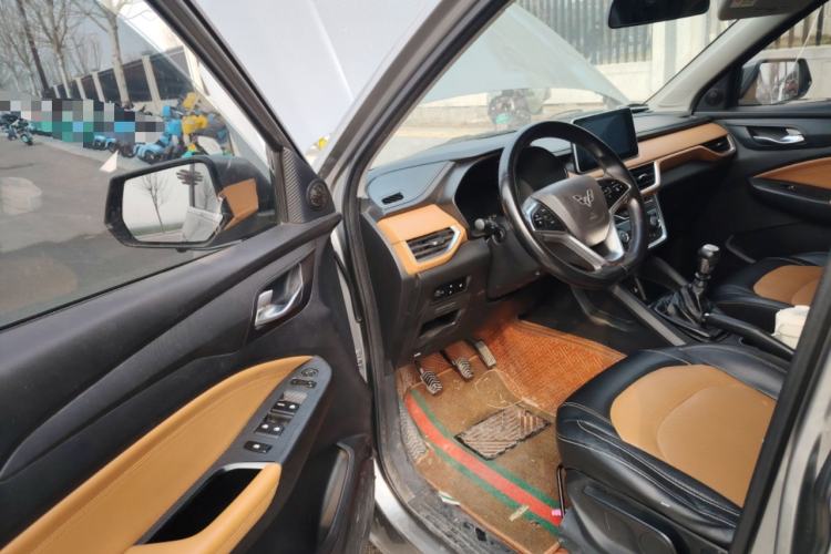 Used Wuling Hongguang S3 2018 1.5T Manual Luxury Model China V Standard Driver Seat