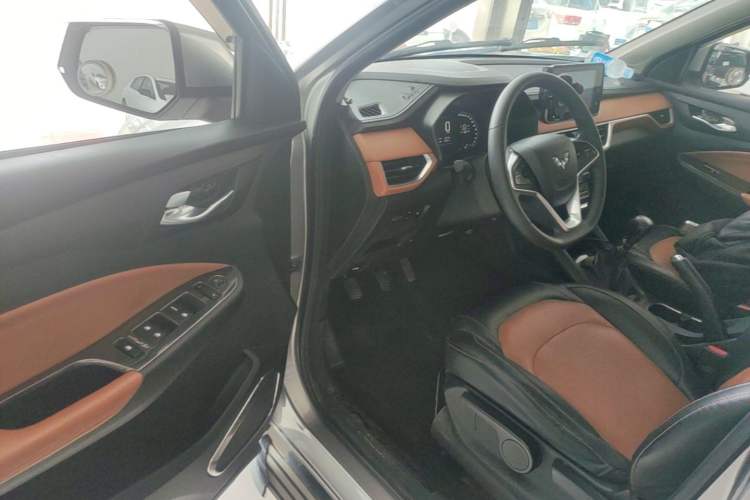 Used Wuling Hongguang S3 2018 1.5L Manual Luxury Model China V Standard Driver Seat