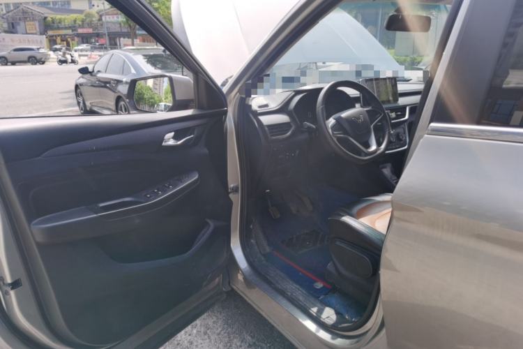 Used Wuling Hongguang S3 2018 1.5L Manual Comfort Model China V Standard Driver Seat
