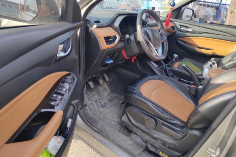 Used Wuling Hongguang S3 2018 1.5T Manual Luxury Model China V Standard Driver Seat