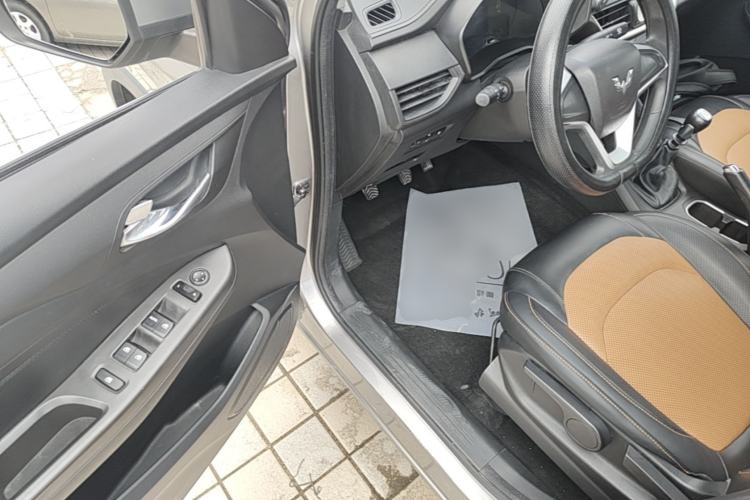Used Wuling Hongguang S3 2018 1.5T Manual Comfort Model China V Standard Driver Seat