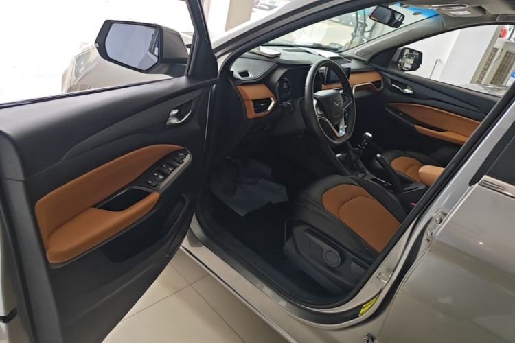 Used Wuling Hongguang S3 2018 1.5T Manual Luxury Model China V Standard Driver Seat