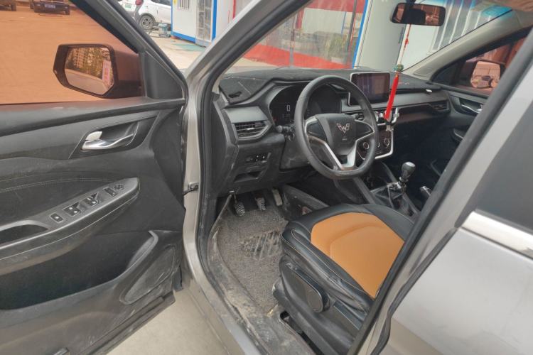 Used Wuling Hongguang S3 2018 1.5T Manual Comfort Model China V Standard Driver Seat