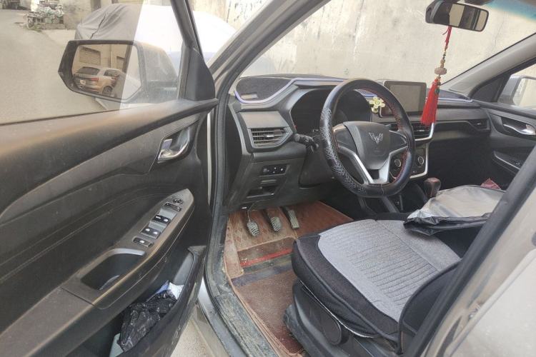 Used Wuling Hongguang S3 2018 1.5L Manual Comfort Model China V Standard Driver Seat