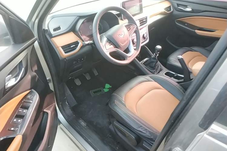 Used Wuling Hongguang S3 2018 1.5L Manual Luxury Model China V Standard Driver Seat