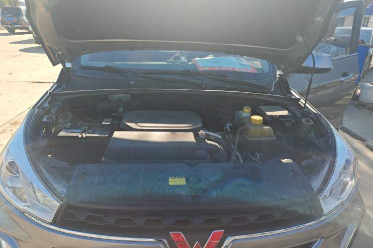 Used Wuling Hongguang S3 2018 1.5T Manual Luxury Model China V Standard Engine Bay