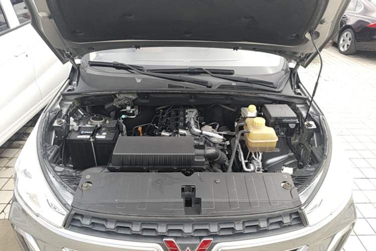 Used Wuling Hongguang S3 2018 1.5T Manual Comfort Model China V Standard Engine Bay