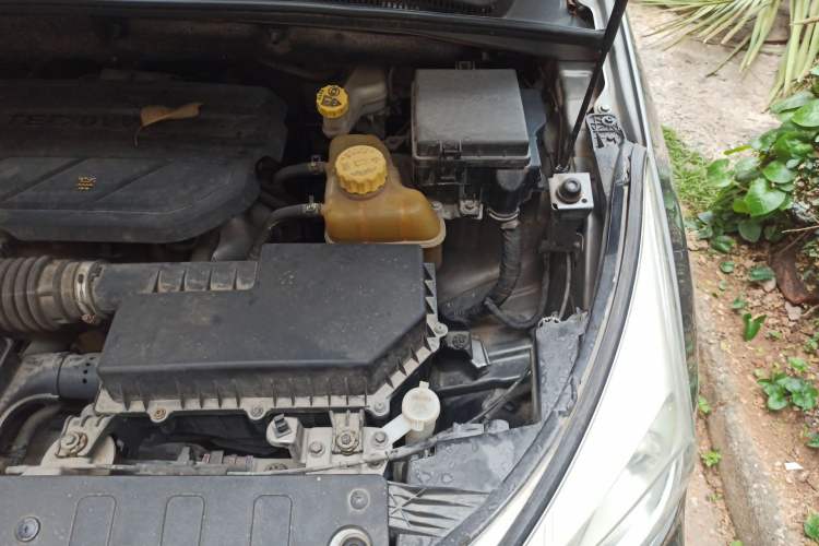 Used Wuling Hongguang S3 2018 1.5L Manual Luxury Model China V Standard Engine Bay Left