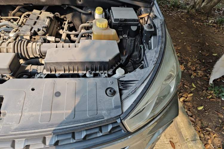 Used Wuling Hongguang S3 2018 1.5L Manual Standard Version China V Standard Engine Bay Left