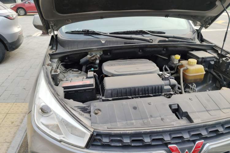Used Wuling Hongguang S3 2018 1.5T Manual Luxury Model China V Standard Engine Bay Right