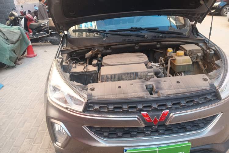 Used Wuling Hongguang S3 2018 1.5T Manual Luxury Model China V Standard Engine Bay Right