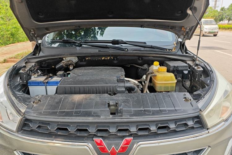 Used Wuling Hongguang S3 2018 1.5T Manual Luxury Model China V Standard Engine Bay