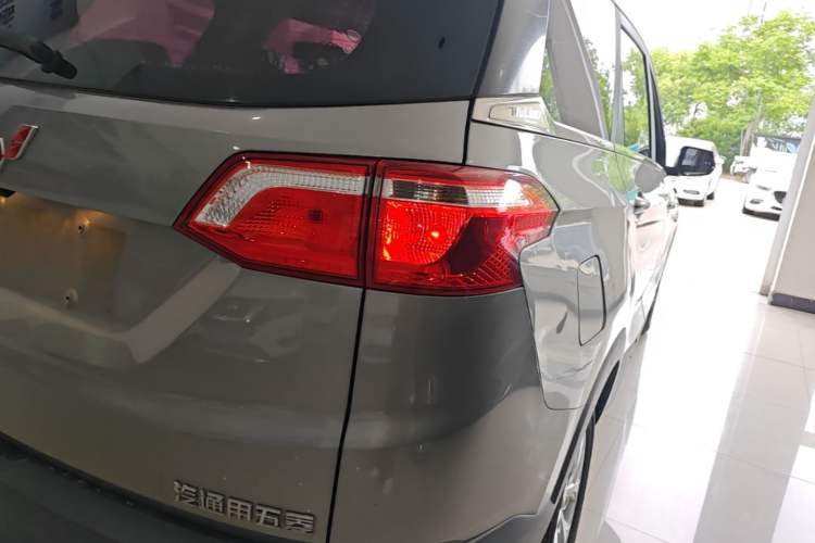 Used Wuling Hongguang S3 2018 1.5T Manual Luxury Model China V Standard Exterior 3
