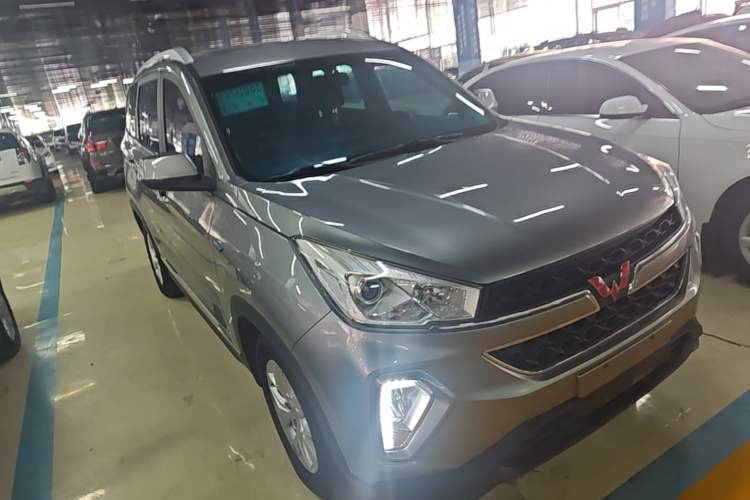 Used Wuling Hongguang S3 2018 1.5L Manual Luxury Model China V Standard Front Right 45 Deg