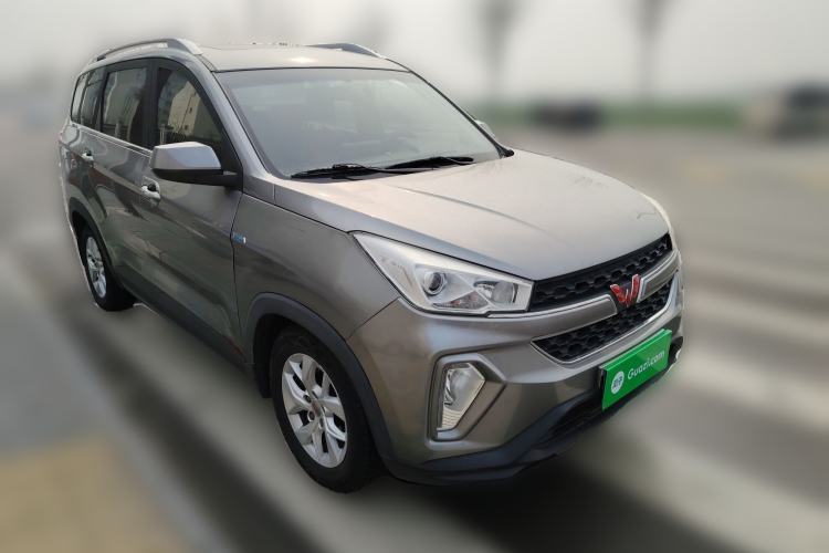 Used Wuling Hongguang S3 2018 1.5T Manual Luxury Model China V Standard Front Right 45 Deg