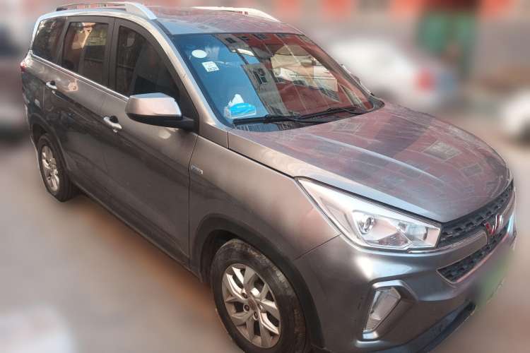 Used Wuling Hongguang S3 2018 1.5T Manual Luxury Model China V Standard Front Right 45 Deg
