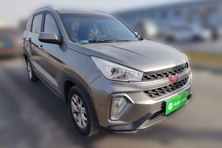 Used Wuling Hongguang S3 2018 1.5T Manual Luxury Model China V Standard Front Right 45 Deg