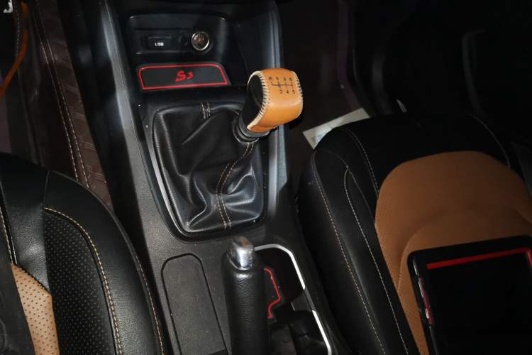 Used Wuling Hongguang S3 2018 1.5L Manual Comfort Model China V Standard Gear Lever