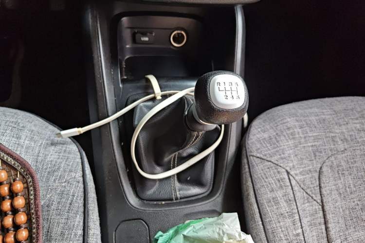 Used Wuling Hongguang S3 2018 1.5L Manual Standard Version China V Standard Gear Lever
