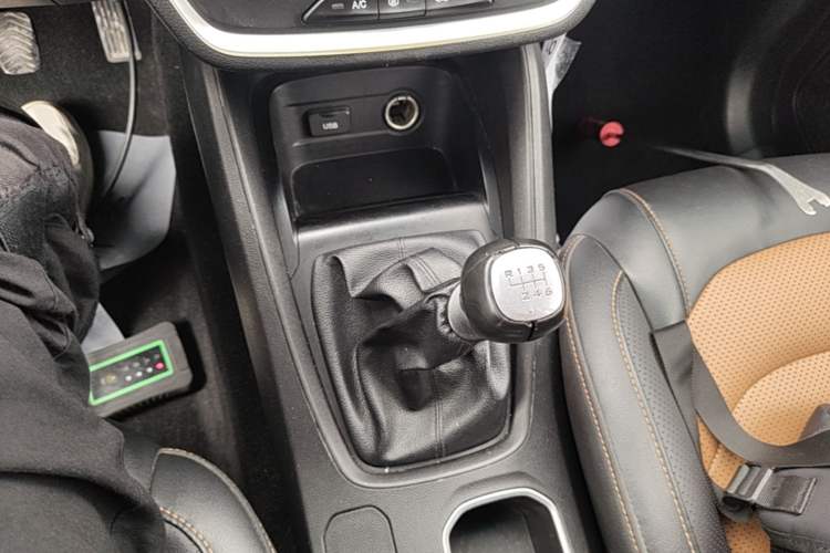Used Wuling Hongguang S3 2018 1.5T Manual Comfort Model China V Standard Gear Lever