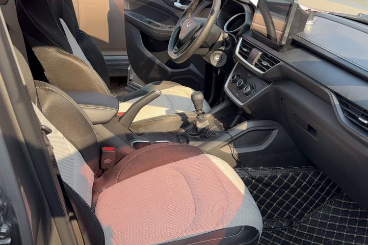 Used Wuling Hongguang S3 2018 1.5L Manual Standard Version China V Standard Interior 4