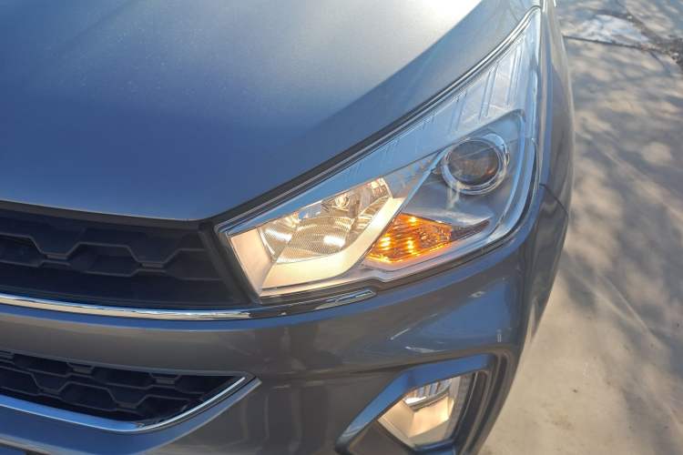 Used Wuling Hongguang S3 2018 1.5T Manual Luxury Model China V Standard Left Front Headlight