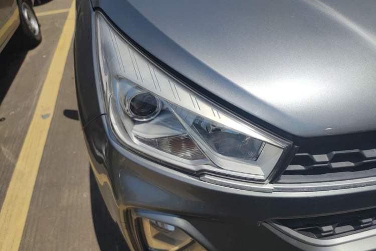 Used Wuling Hongguang S3 2018 1.5L Manual Comfort Model China V Standard Right Front Headlight