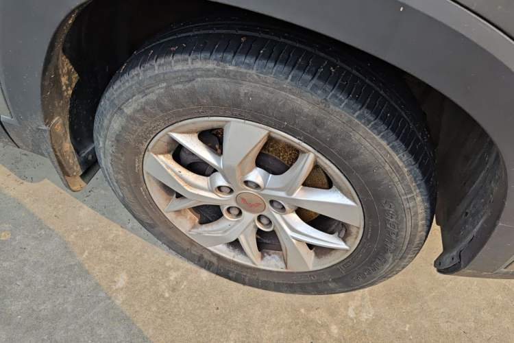 Used Wuling Hongguang S3 2018 1.5L Manual Standard Version China V Standard Right Front Wheel Hub