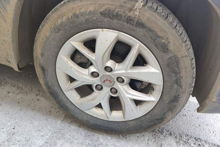 Used Wuling Hongguang S3 2018 1.5L Manual Comfort Model China V Standard Right Front Wheel Hub