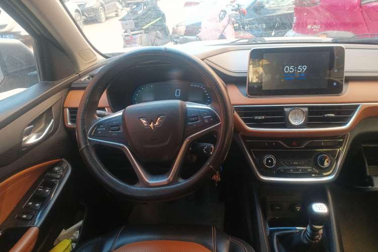 Used Wuling Hongguang S3 2018 1.5T Manual Luxury Model China V Standard Steering Wheel