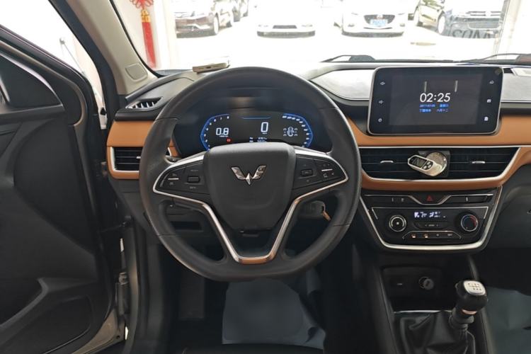 Used Wuling Hongguang S3 2018 1.5T Manual Luxury Model China V Standard Steering Wheel