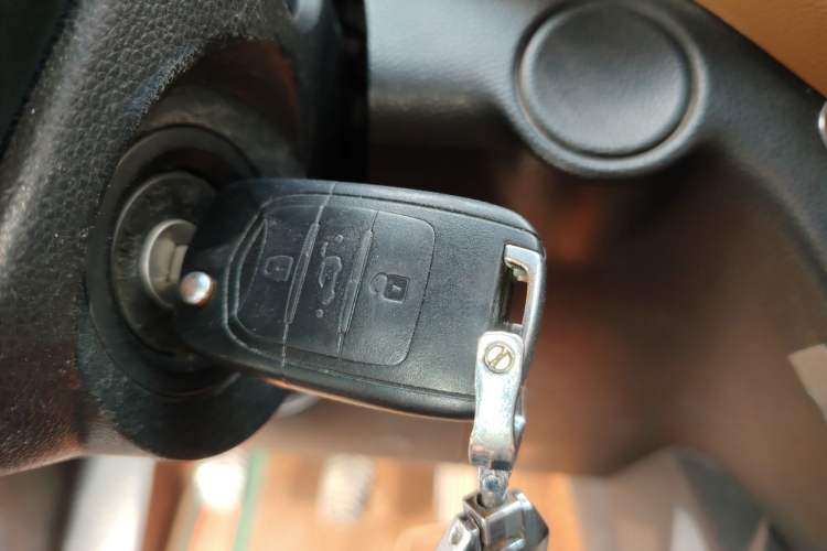 Used Wuling Hongguang S3 2018 1.5T Manual Luxury Model China V Standard Vehicle Key
