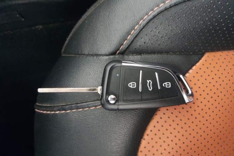 Used Wuling Hongguang S3 2018 1.5L Manual Luxury Model China V Standard Vehicle Key