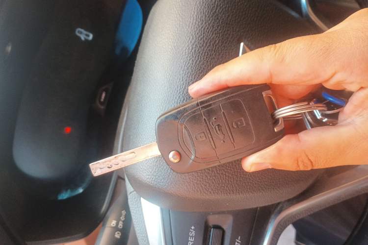 Used Wuling Hongguang S3 2018 1.5T Manual Luxury Model China V Standard Vehicle Key