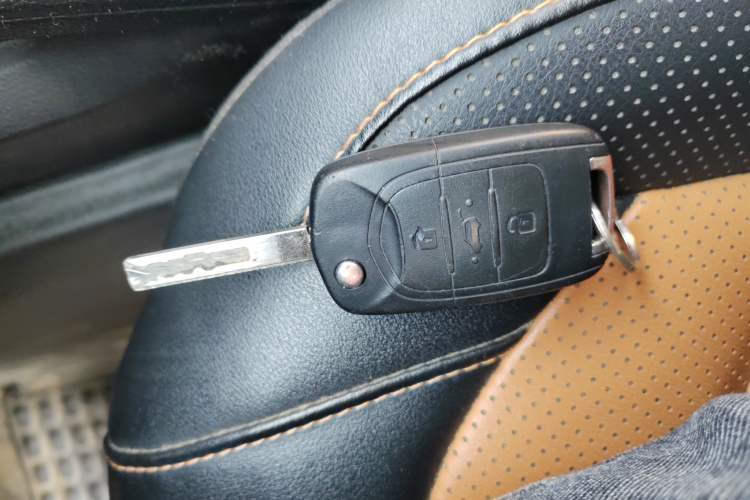 Used Wuling Hongguang S3 2018 1.5T Manual Luxury Model China V Standard Vehicle Key