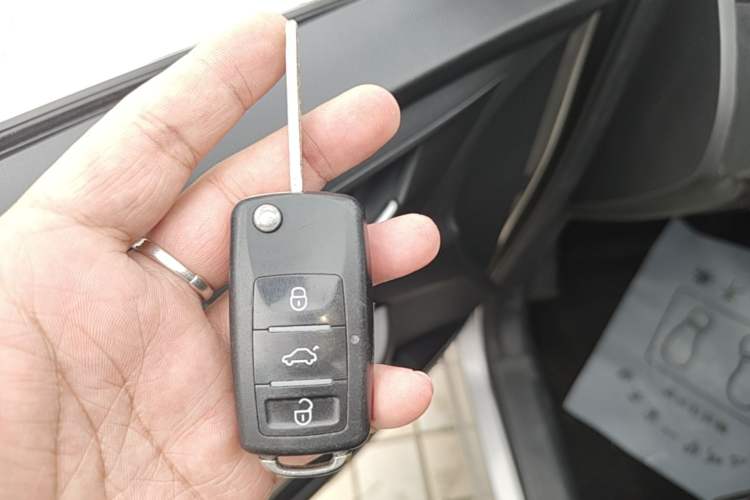 Used Wuling Hongguang S3 2018 1.5T Manual Comfort Model China V Standard Vehicle Key
