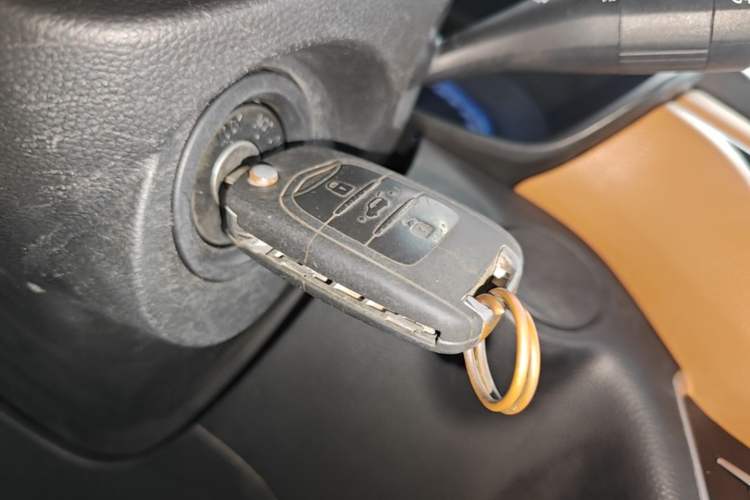 Used Wuling Hongguang S3 2018 1.5T Manual Luxury Model China V Standard Vehicle Key