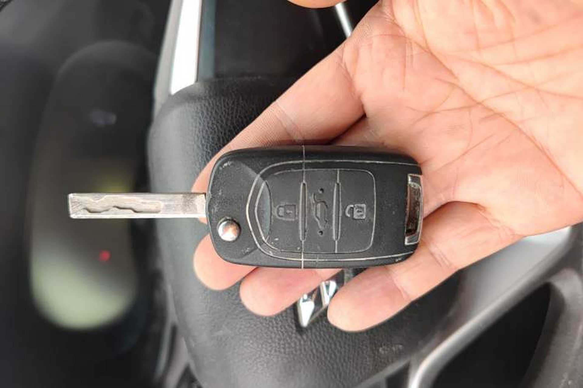 Used Wuling Hongguang S3 2018 1.5T Manual Comfort Model China V Standard Vehicle Key